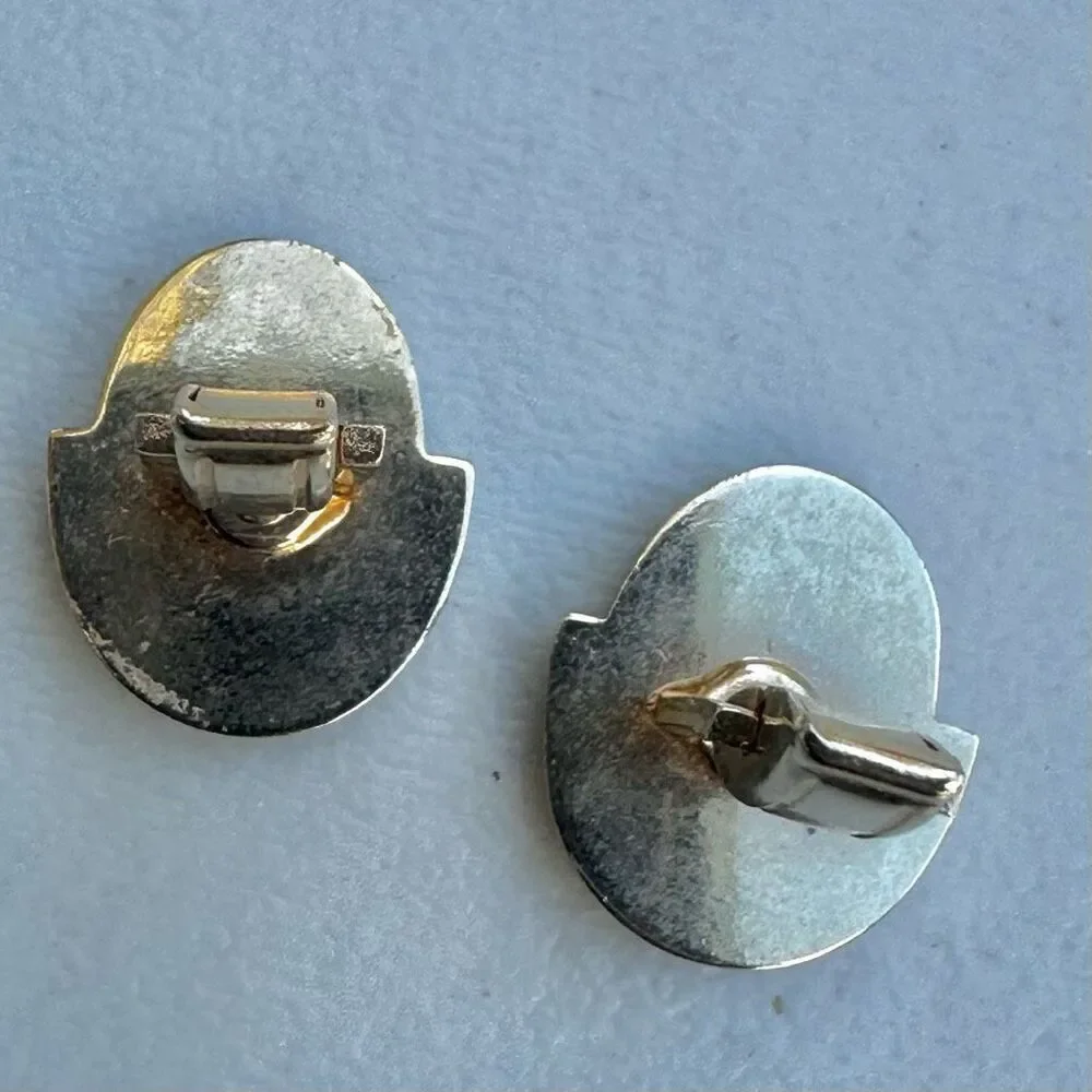 Gold tone mother of pearl vintage cufflinks